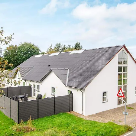 4 Star In Henne Henne Strand