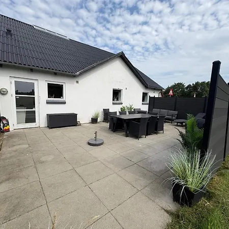 4 Star In Henne Сasa de vacaciones *