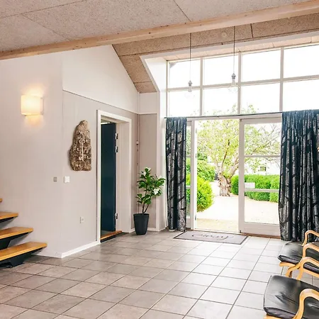 4 Star In Henne Сasa de vacaciones