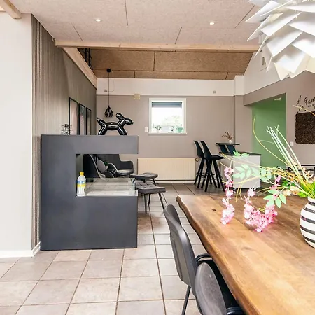 4 Star In Henne Сasa de vacaciones