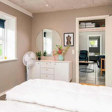 4 Star In Henne Сasa de vacaciones *